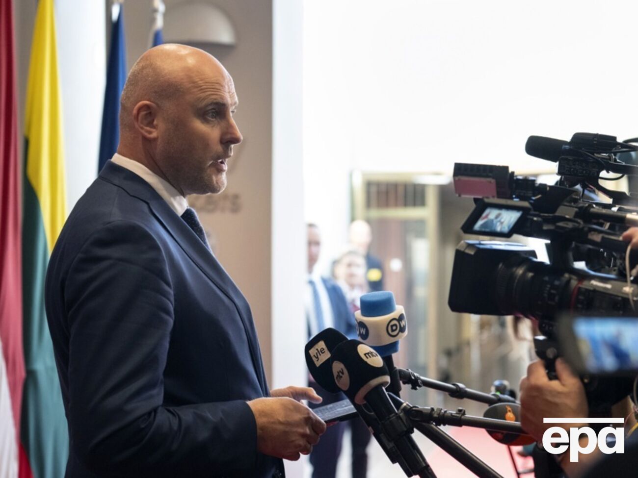 Стало відомо, яка країна заблокувала зняття санкцій проти російських олігархів Усманова і Фрідмана. У чому ризик
