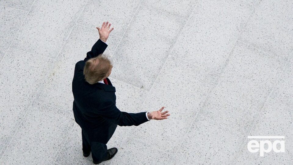 "Вражаючий наслідок". Трампа не було чутно на пресконференції, Білий дім запустив цілодобове Trump TV