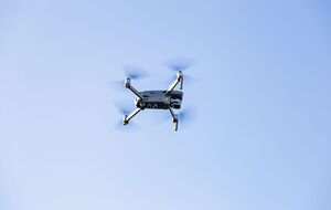 Дрон пролетів поруч із базою США в Польщі. Військові замість знищення БПЛА зателефонували до поліції