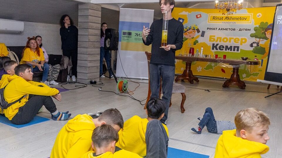 Участники "Блогер Кемпа" работают над STEM-проектами для восстановления Украины