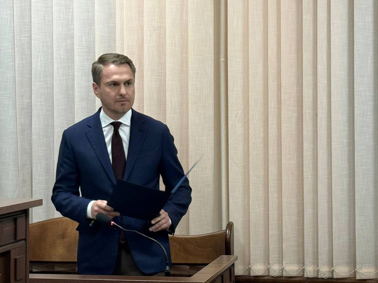 Ексгенпрокурор Кравченко виїхав з України у преміумтаксі, а не службовим автомобілем – ЗМІ