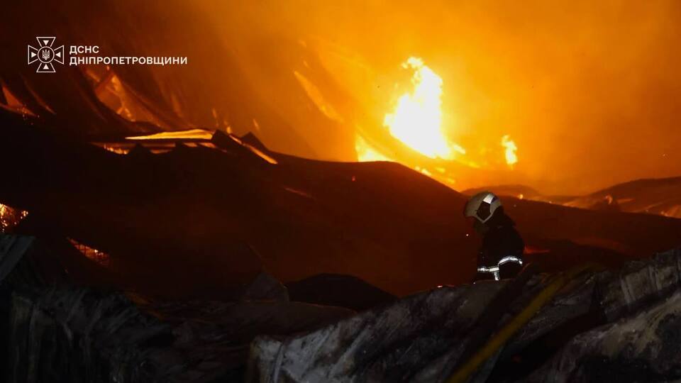 РФ уночі атакувала балістикою та БПЛА. Є загиблі у Дніпрі, у Києві влучання у п'ятиповерхівку. Фото