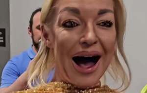 "Який сором!", "Посміховисько". П’яна Волочкова вилізла у вікно й показала глядачам інтимне місце