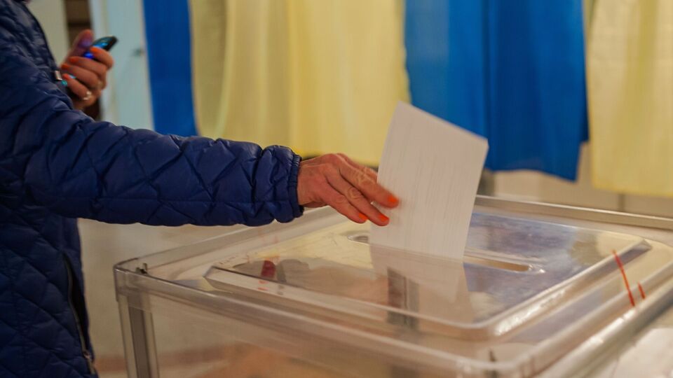 Партії Залужного, Зеленського, Порошенка й Білецького очолили парламентський рейтинг – опитування