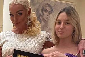 Волочкова, яка показала інтимне місце глядачам, приголомшила заявою про стосунки з дочкою