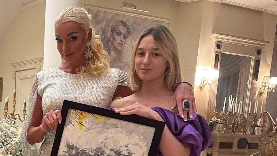 Волочкова, показавшая интимное место зрителям, ошарашила заявлением об отношениях с дочерью