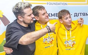 Хіп-хоп виконавець Хас зустрівся з учасниками "Блогер Кемпу" Фонду Ріната Ахметова