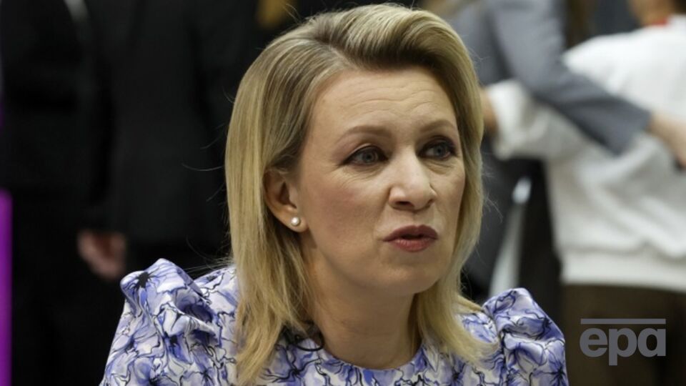 "Пресалкаше" РФ Захарова грандіозно облажалася перед американцями. Що вона на себе начепила