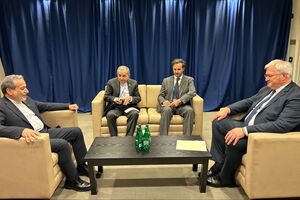 "Навіть у складних обставинах". Сибіга зустрівся з главою МЗС Ірану, про що говорили