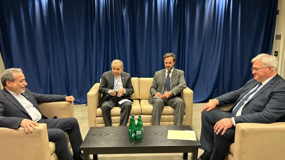 "Навіть у складних обставинах". Сибіга зустрівся з главою МЗС Ірану, про що говорили