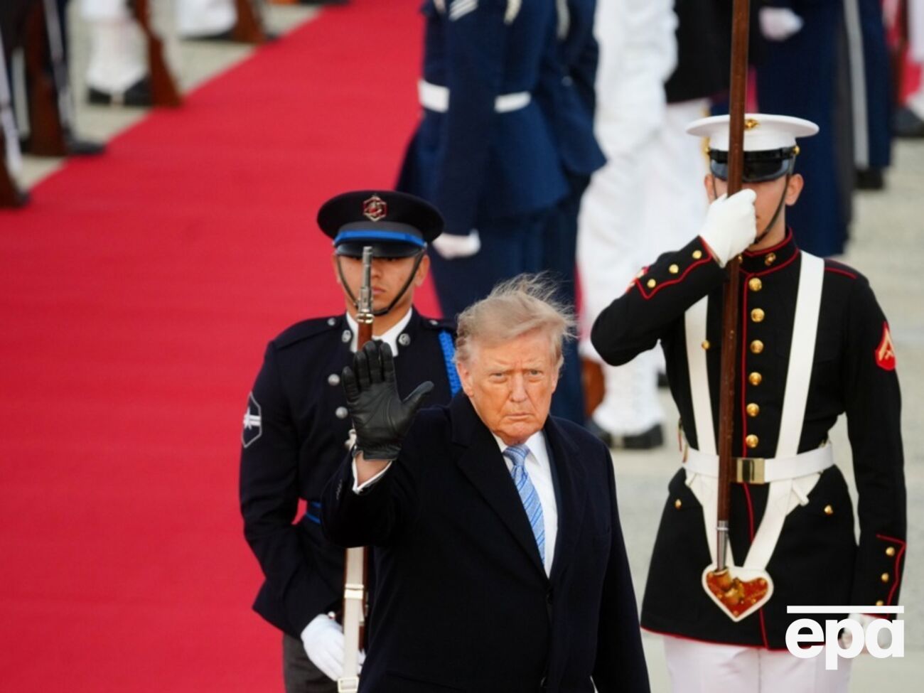Демократи розкритикували Трампа за червону доріжку перед Сі Цзіньпіном та незапроваджені санкції Грема
