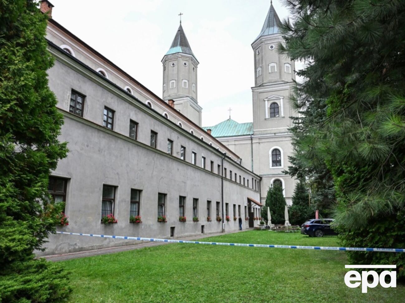 Українець, якого обвинувачують у нападі на монастир у Польщі, поранив і себе. Перед цим намагався повернутися в Україну – ЗМІ