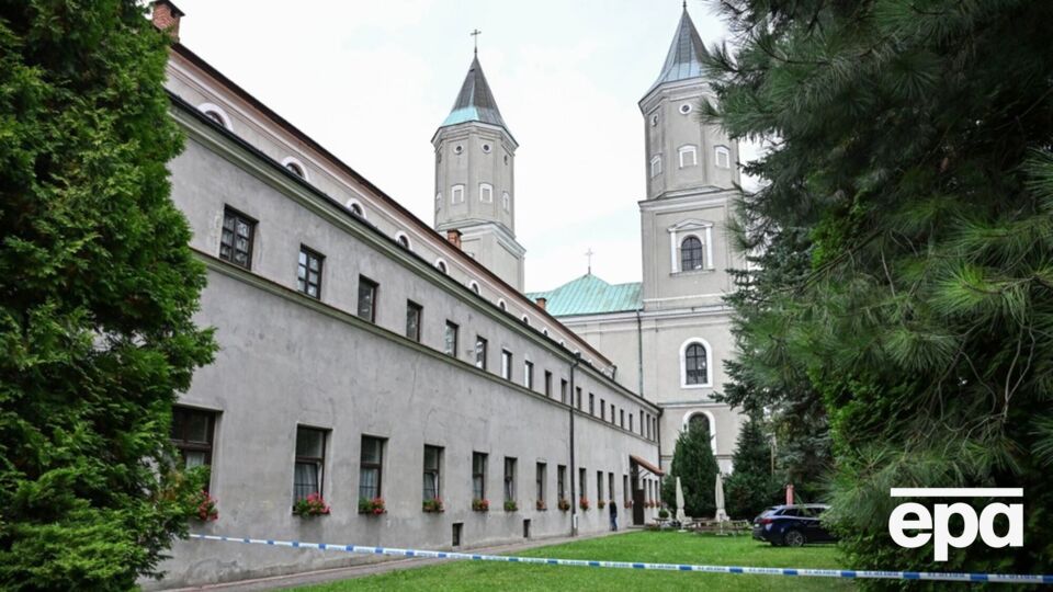 Українець, якого обвинувачують у нападі на монастир у Польщі, поранив і себе. Перед цим намагався повернутися в Україну – ЗМІ