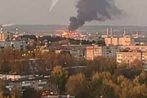 Пермский НПЗ в России приостановил работу после атаки дронов, Reuters узнало подробности