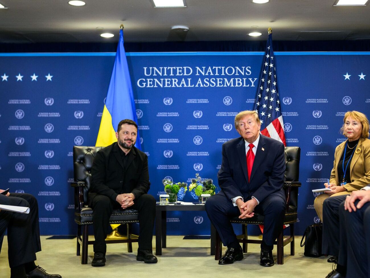 Трамп закликав Зеленського зустрітися з Путіним у Москві. Відповідь його засмутила – Bloomberg