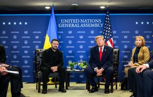 Трамп призвал Зеленского встретиться с Путиным в Москве – Bloomberg