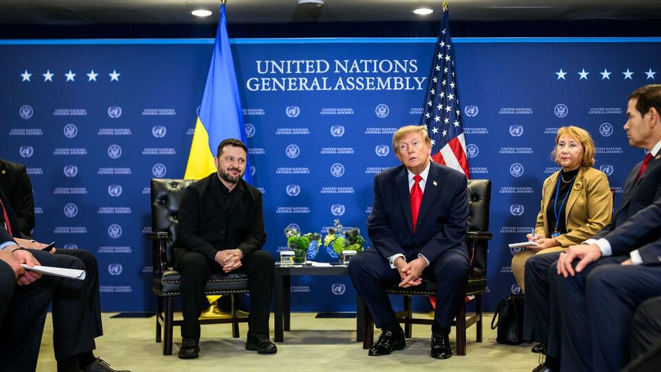 Трамп закликав Зеленського зустрітися з Путіним у Москві. Відповідь його засмутила – Bloomberg