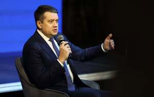 Экс-спикер ВР Разумков ответил, покинет ли он Украину