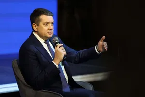 Экс-спикер ВР Разумков ответил, покинет ли он Украину