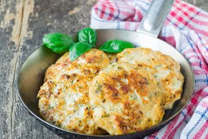 Простий рецепт курячих котлет. Перевірена часом класика