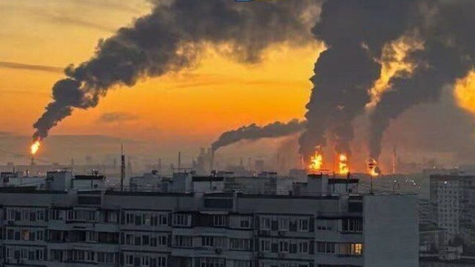 Российский губернатор признал атаку на НПЗ, завод остановил работу. Ночью был атакован не только он