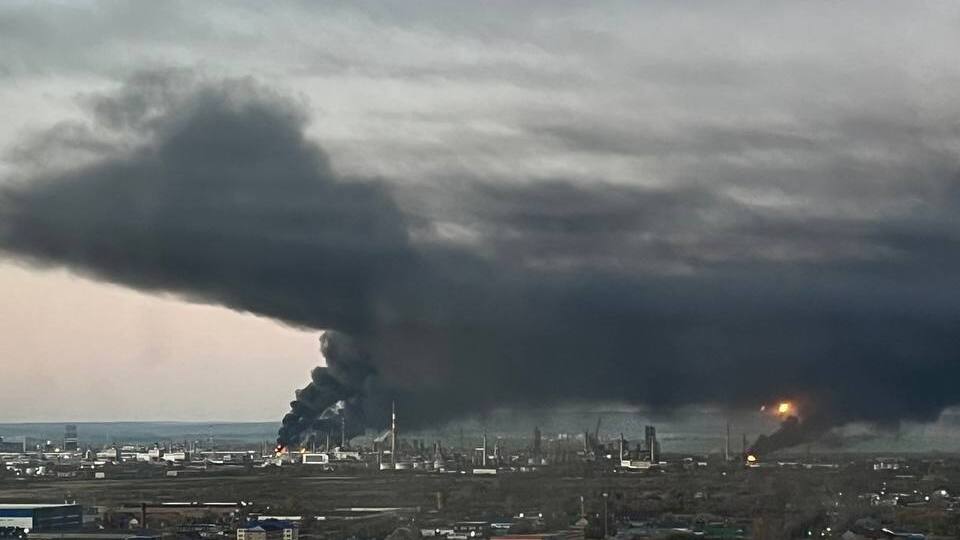 Шість стретегічних НПЗ на мільйони доларів і не тільки. Міноборони України назвало тижневі втрати РФ