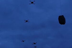 Украинские военные доставили 4 тонны продуктов жителям оккупированных Олешек с помощью дронов. Видео