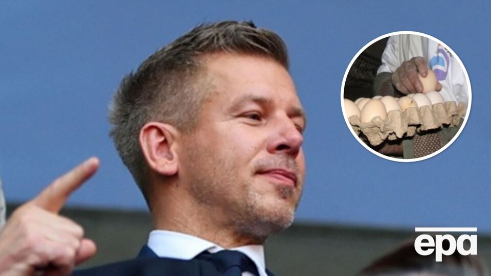 "Вибачте, що не в голову". Як Мадяра збиралися закидати яйцями. Відео