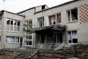 Армия РФ ударила авиабомбой по детдому в центре Сум, есть погибшие. Фото
