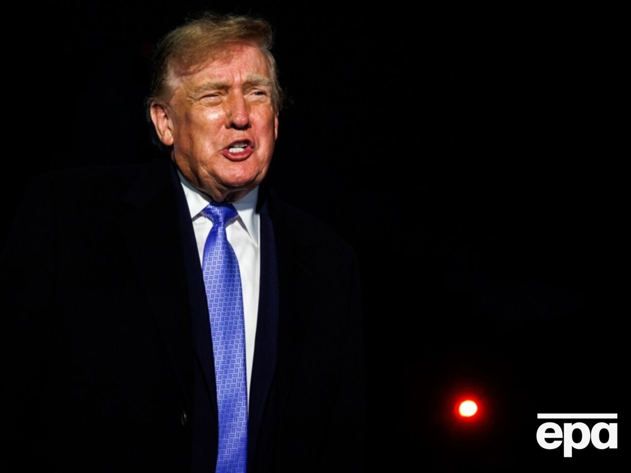 Зеленський погодився "збавити оберти" щодо ударів по НПЗ у Росії  – Трамп 