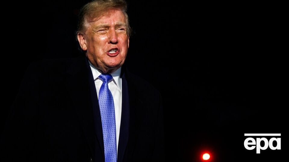 Зеленський погодився "збавити оберти" щодо ударів по НПЗ у Росії – Трамп