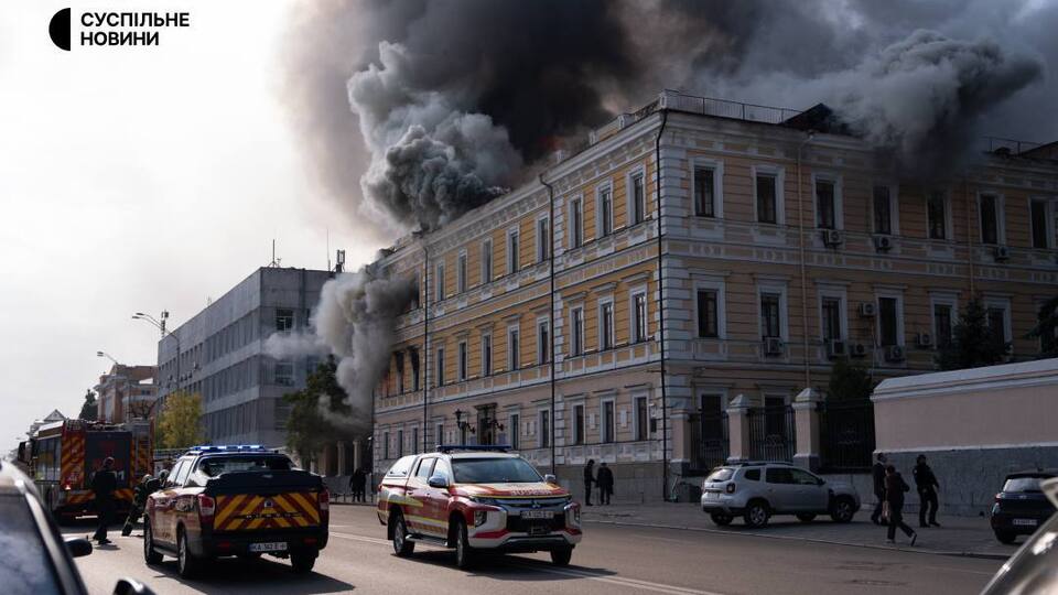 "Відповідь буде обовʼязково". Зеленський повідомив про наслідки удару РФ по будівлі НАН. Фото, відео