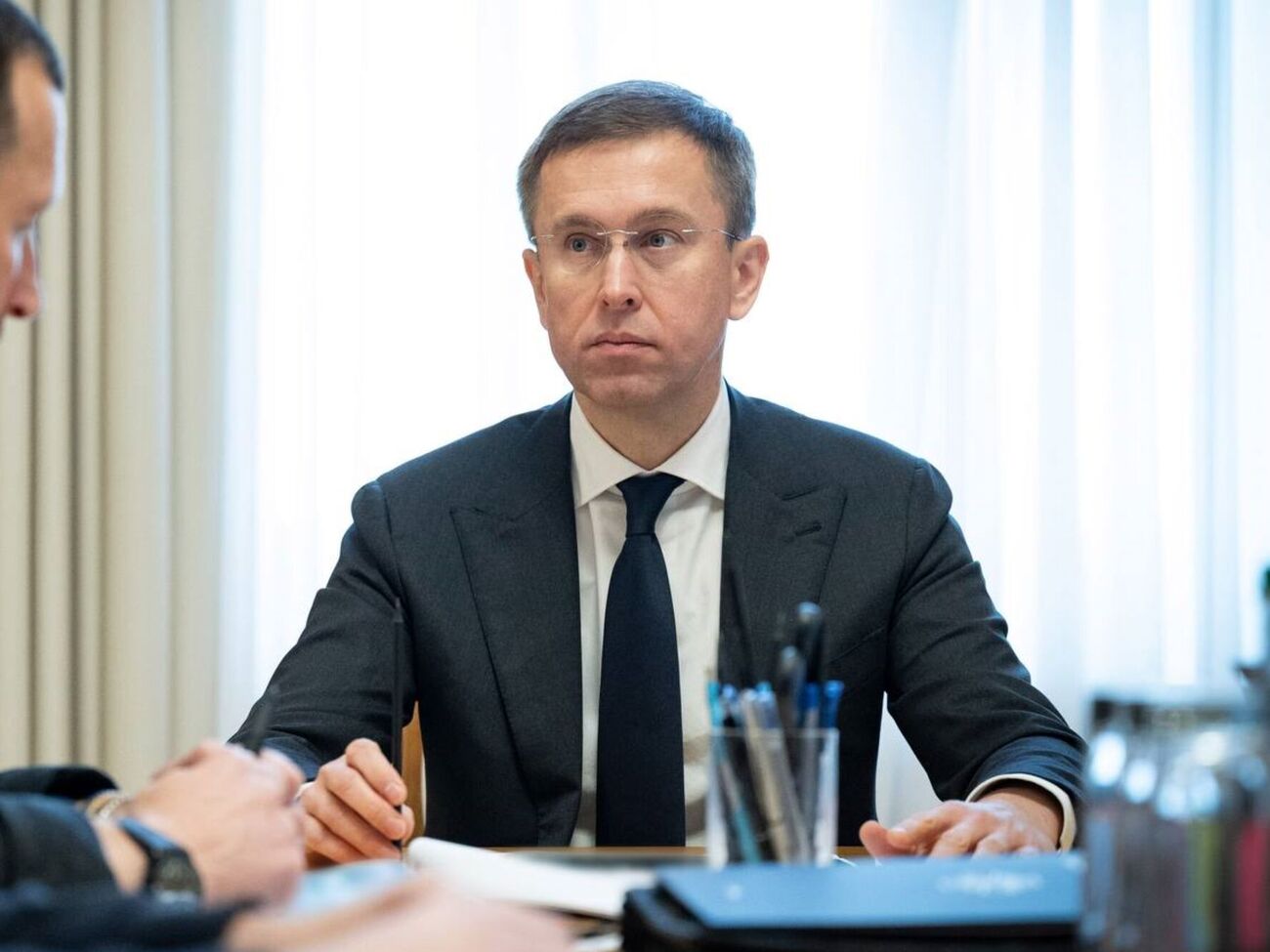 Грошей не вистачає, уряд заморозив непершочергові видатки. До чого тут міжнародні зобов'язання