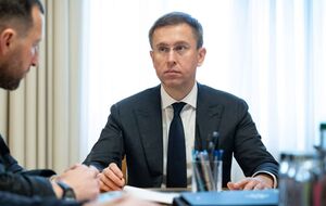 Правительство Украины заморозило расходы на "переукладку брусчатки". Премьер объяснил, почему не хватает денег