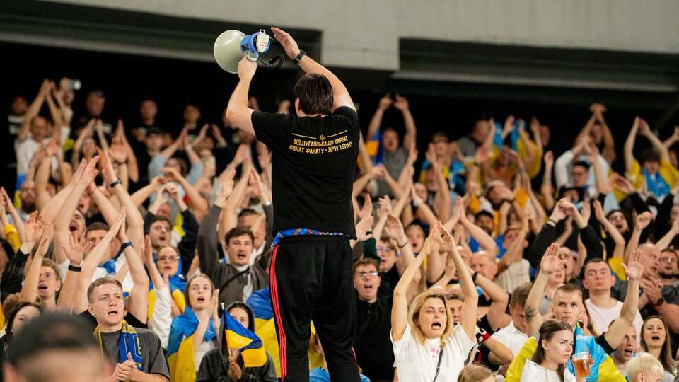 Украинские и грузинские болельщики поддержали друг друга и спели кричалку про Путина. Видео