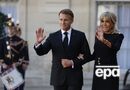 Президентская любовь на глазах у всех. Макрон покорил сеть невероятным проявлением нежности к супруге