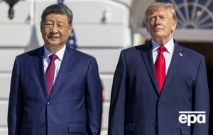 Посол США заявив, що Трамп пропонував Сі Цзіньпіну купувати зброю. У Білому домі відреагували