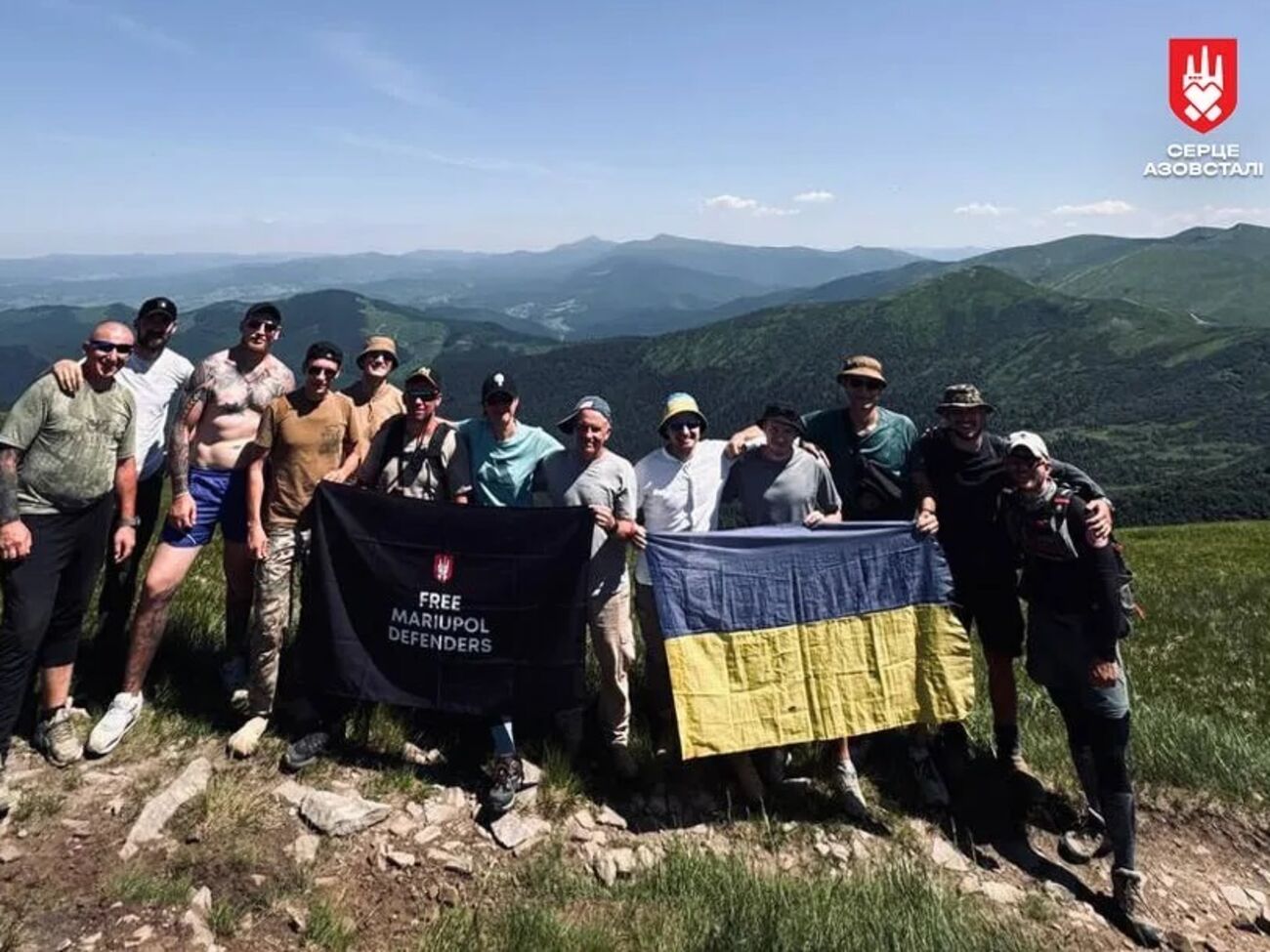 Оборонці Маріуполя після полону проходять реабілітацію в Карпатах у межах програми "горотерапії" – "Серце Азовсталі"
