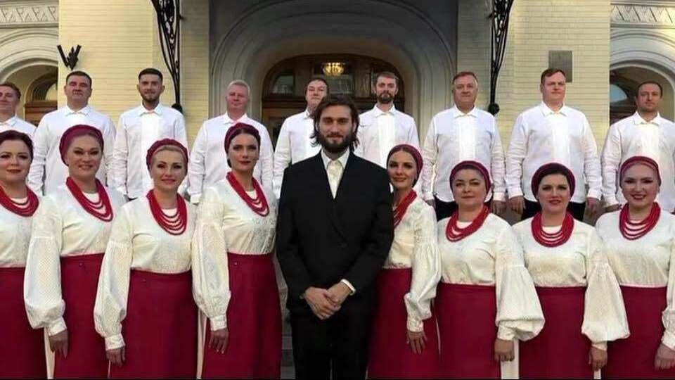 Нові костюми хору Верьовки обговорюють у мережі. Народознавиця пояснила, що з ними не так