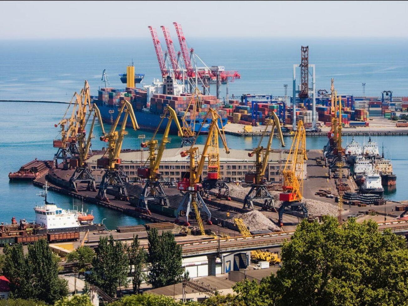 Полная блокада портов Большой Одессы может поставить под угрозу до $2 млрд экспортной выручки ежемесячно – СМИ