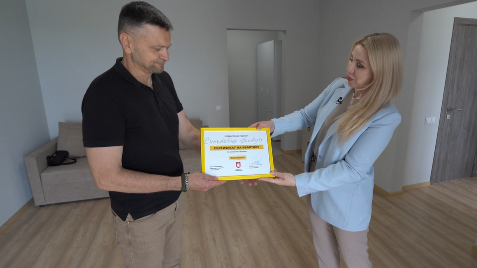 Захисник Маріуполя Микола Синькевич, який провів 995 днів у російському полоні, отримав квартиру