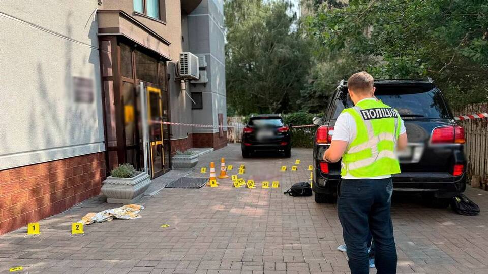 "20 пострілів у 71-річного чоловіка". У поліції розповіли деталі сьогоднішньої стрілянини в Києві