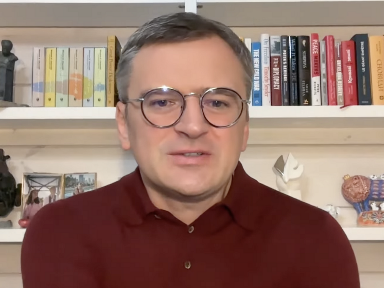 Подивіться на зустріч Путіна з Пашиняном. Він постійно кахикає – нервішки здають