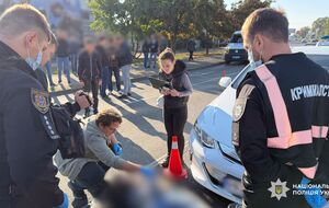 В Одесі посеред дороги сталася стрілянина. Загиблим може бути високопосадовець ВМС. Що відомо
