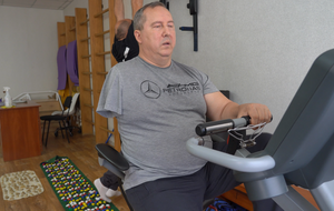Втратив руку внаслідок атаки російського дрона. Житель Сумської області пройшов реабілітацію за підтримки Фонду Ріната Ахметова