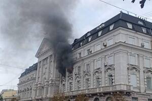 У Києві дев'ять постраждалих після атаки дрона. Пошкоджено будівлю СБУ й консисторію Софії Київської. Фото