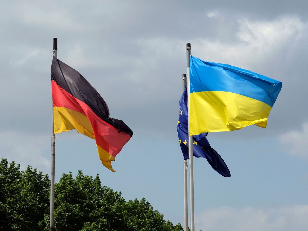 Німеччина розпочала серійне виробництво тисяч далекобійних ударних дронів для України. Що про це відомо
