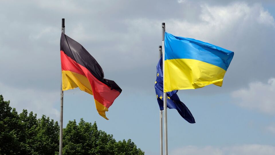 Німеччина розпочала серійне виробництво тисяч далекобійних ударних дронів для України. Що про це відомо