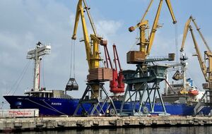 Аграрии и металлурги призвали правительство возобновить работу портов и предупредили об угрозе для посевной