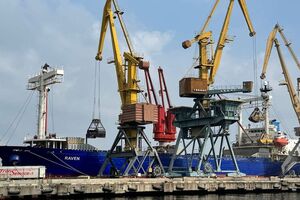 Аграрії та металурги закликали уряд відновити роботу портів і попередили про загрозу для посівної